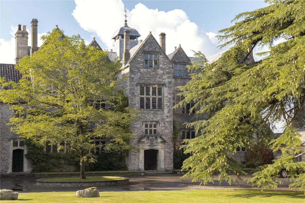 Barrow Court